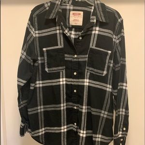B&W plaid flannel top L